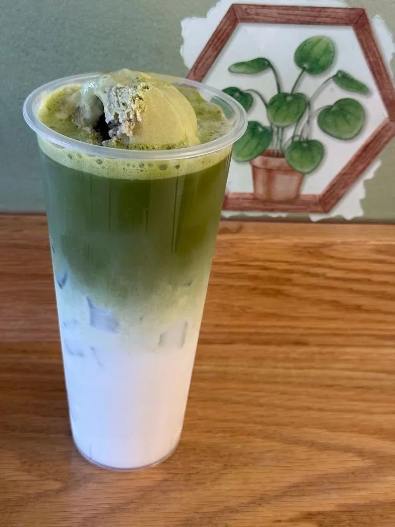 Matcha latte with gelato float