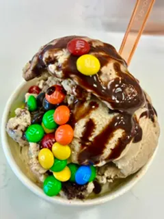 Ice cream with M&Ms and chocolate sauce